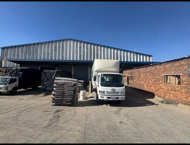 2,900M² WAREHOUSE TO LET IN KEW INDUSTRIAL